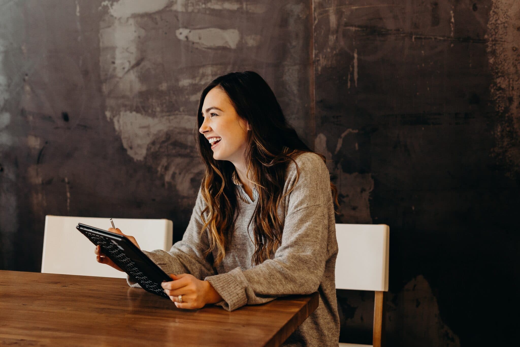 Contextual Analysis vs Traditional Resume Parsing In Resume Search