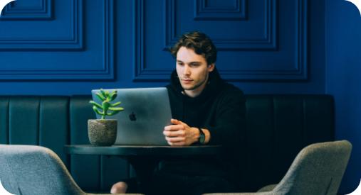 Recruiter evaluating resumes online